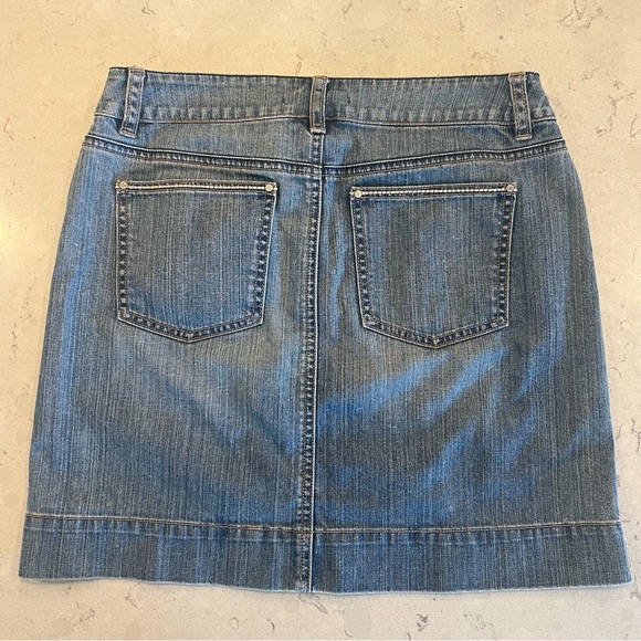 White House Black Market Denim Skirt - size 2 - Picture 2 of 6